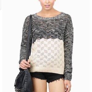 Tobi Winter Fun cream & Black sweater size Large